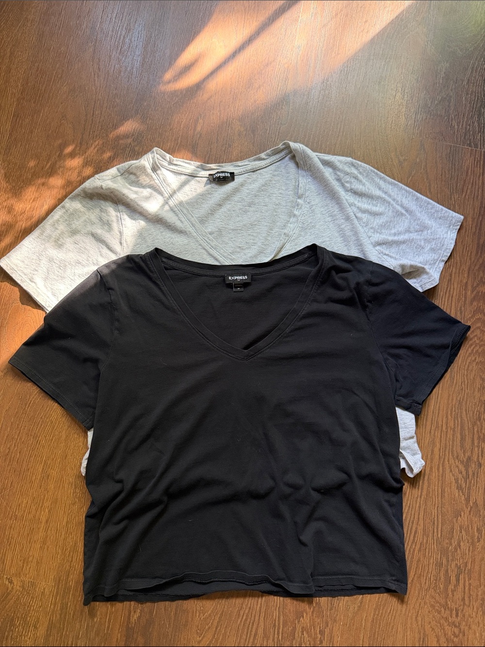 Express V-Neck Tee Set - Black & Light Gray